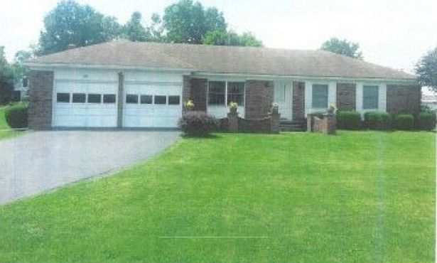 1st image of 300 Elizabeth Ln