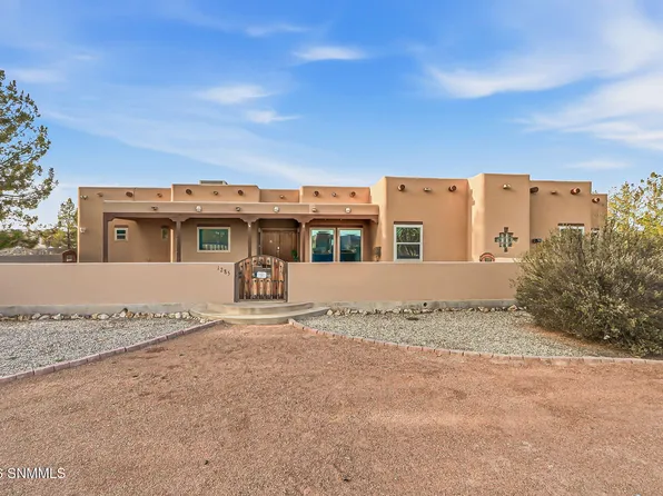 1285 Apple Tree Ln, Las Cruces, NM 88007