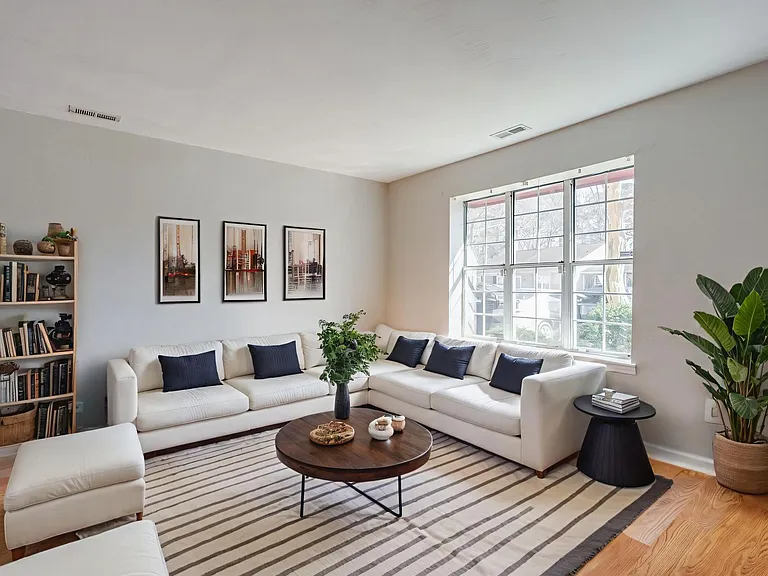 436 Peregrine St — Photo 2