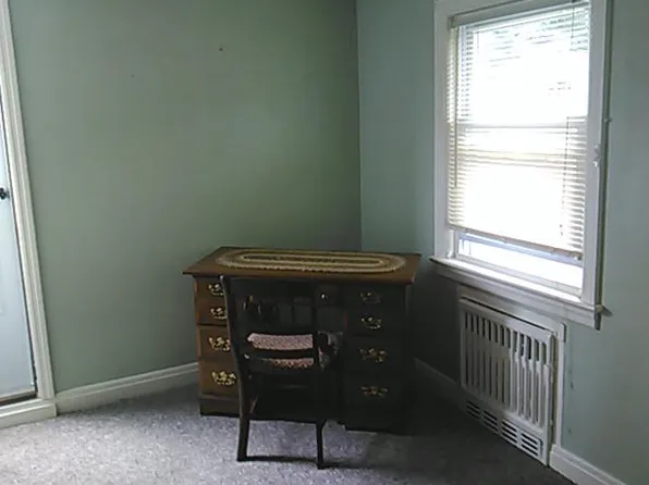 7 W Bergh St, Hudson, PA 18705
