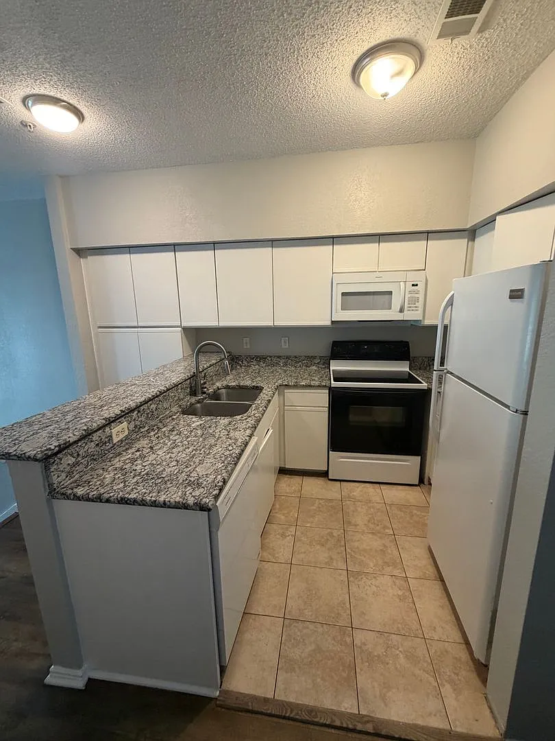 Spacious 2-Bedroom Condo with Loft & Outdoor Living — Photo 4