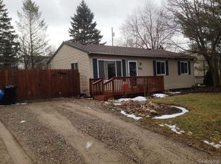 9245 Debby Jo Dr, Clarkston, MI 48346