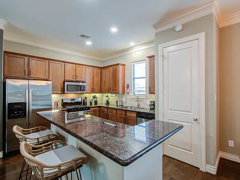 4001 Dallas St #A — Photo 10