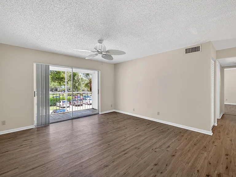 2512 SE Anchorage Cv #2 — Photo 3