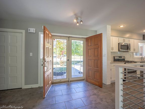 3rd image of 531 Joanne Ln