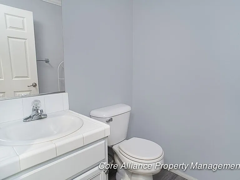 9435 Noble Ave — Photo 11