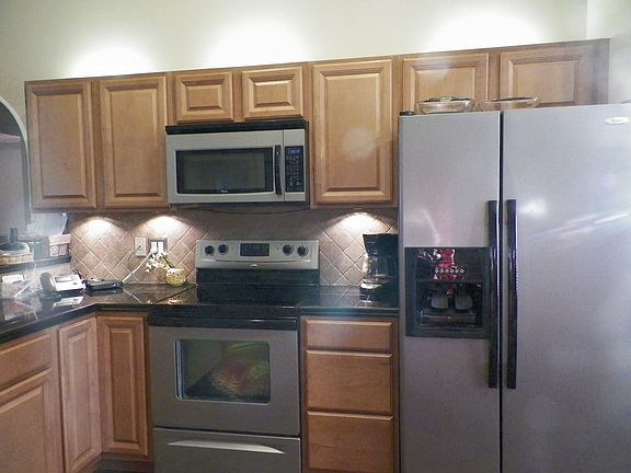 4th image of 790 Edison Ave