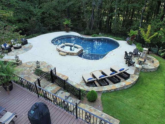 4th image of 320 Wildwood Rd