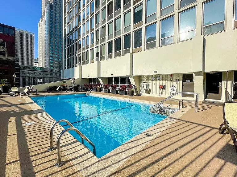 111 E Chestnut St #24G — Photo 6
