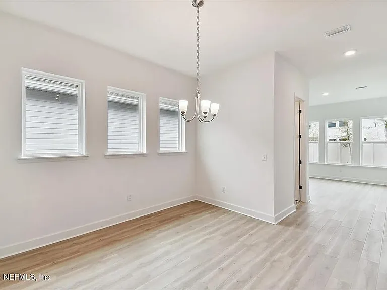 90 Victory Court St — Photo 5