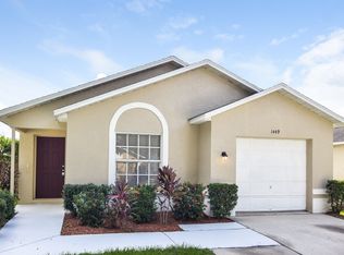 1449 Mohrlake Dr, Brandon, FL 33511