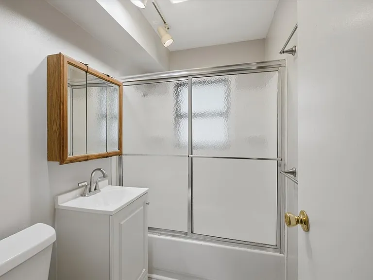 302 E 19th St #2A — Photo 12