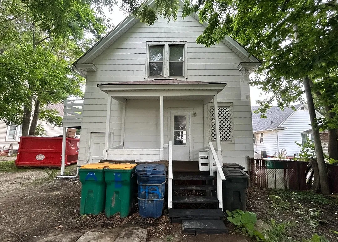 4 bed, 2200 sqft, $1,900 — Photo 2
