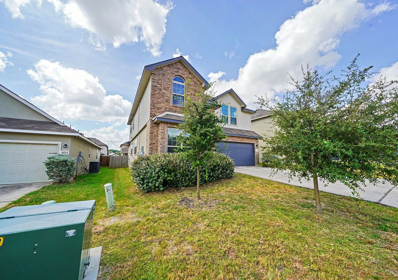 Spacious 5-Bedroom Home with Game Room and Solar Panels - Realtor Commission: $500 — Photo 4