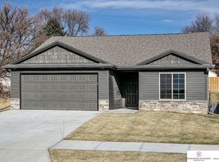 19910 Piney Creek Dr, Omaha, NE 68022