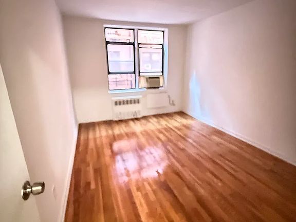 5th image of 330 Lenox Rd APT 3B