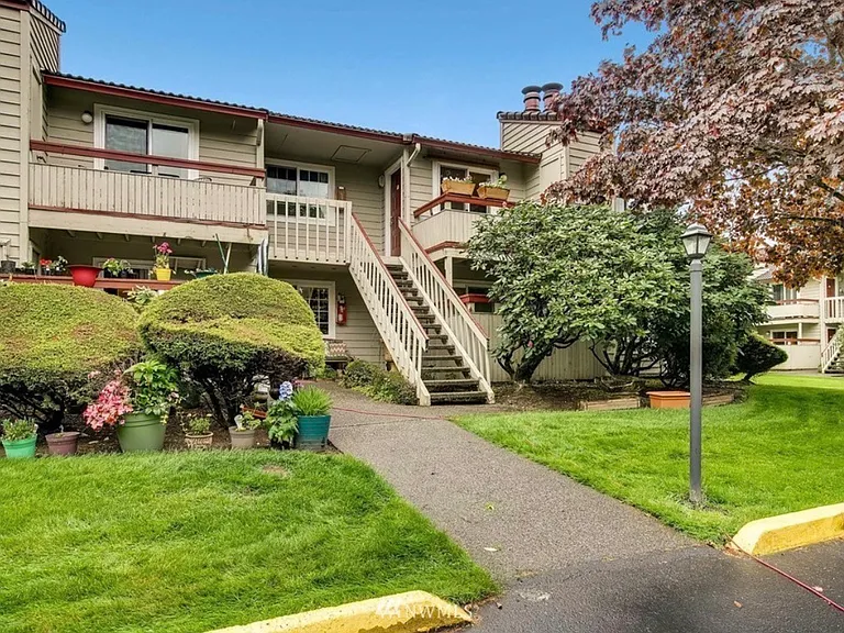 14200 NE 171st St #F207 — Photo 2