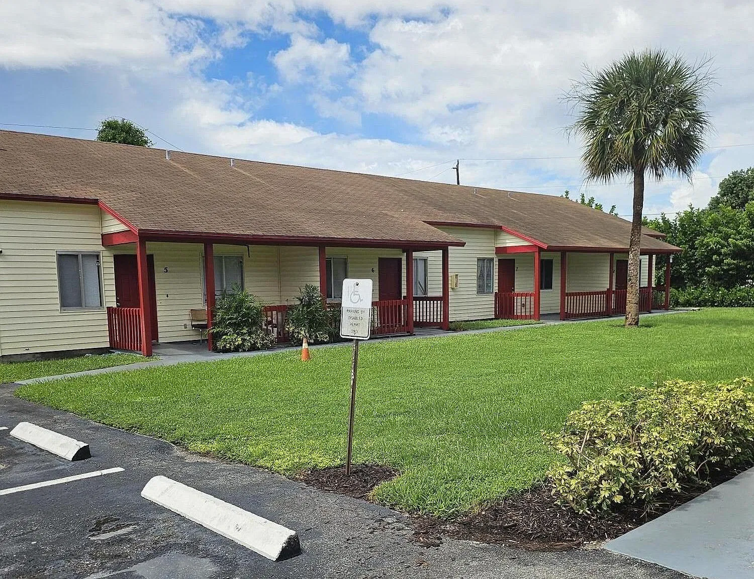 3 bed, 2.0 bath, 800 sqft, $2,100 — Photo 2