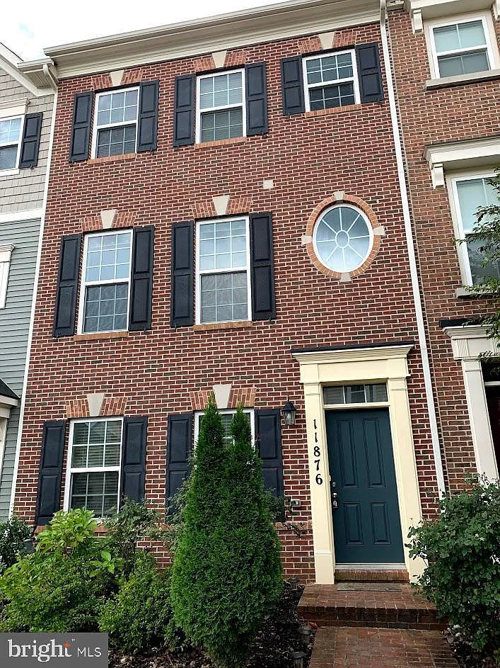 3 bed, 3.5 bath, 1940 sqft, $3,150 — Photo 1