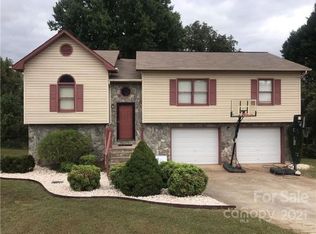 3092 Zion Church Rd, Hickory, NC 28602