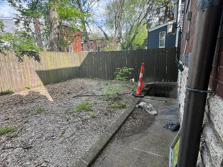 2215 Victor St — Photo 25
