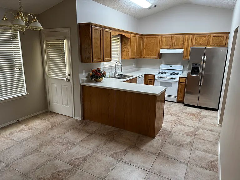 1108 Kenwood Cv — Photo 15