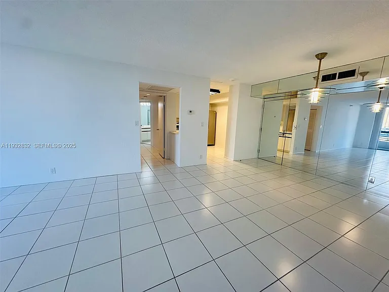 19101 NE 36th Ct #1409 — Photo 3