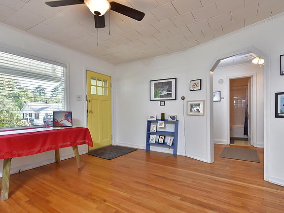 4th image of 2907 Broad St
