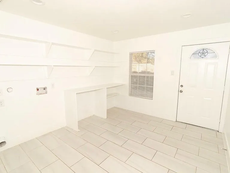 4826 Bristol St — Photo 4