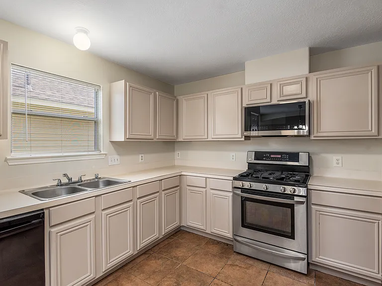 6023 Barany Ct — Photo 13