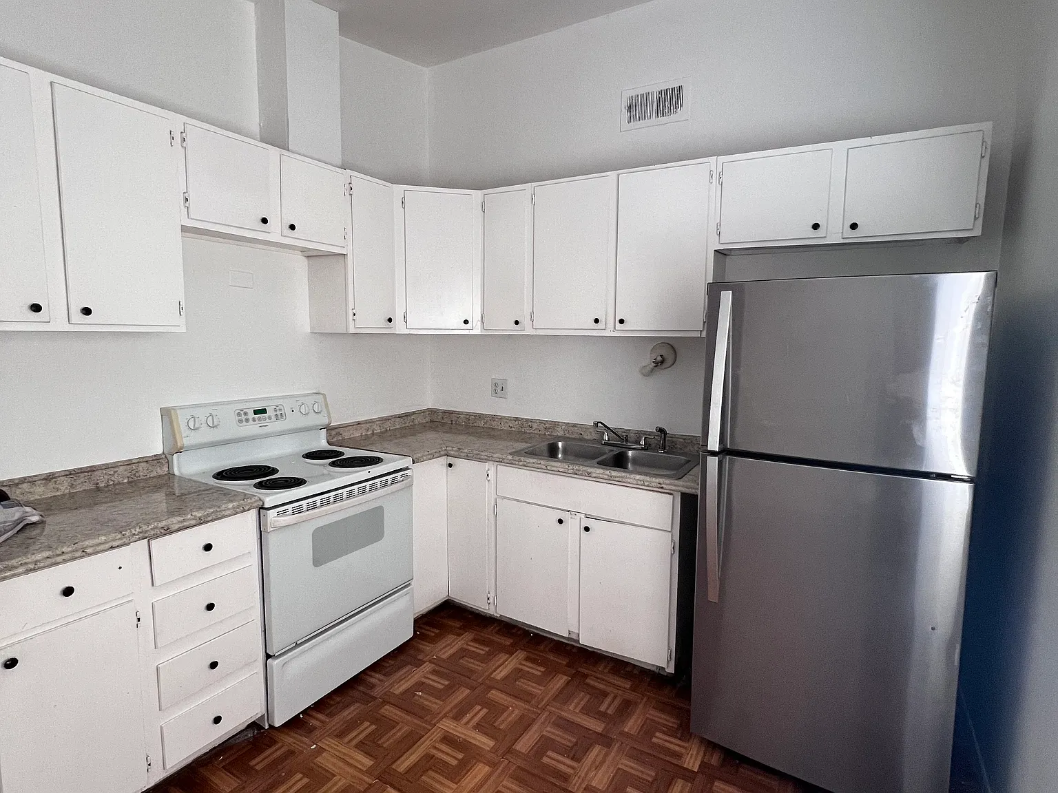 2 bed, 800 sqft, $1,475 — Photo 3