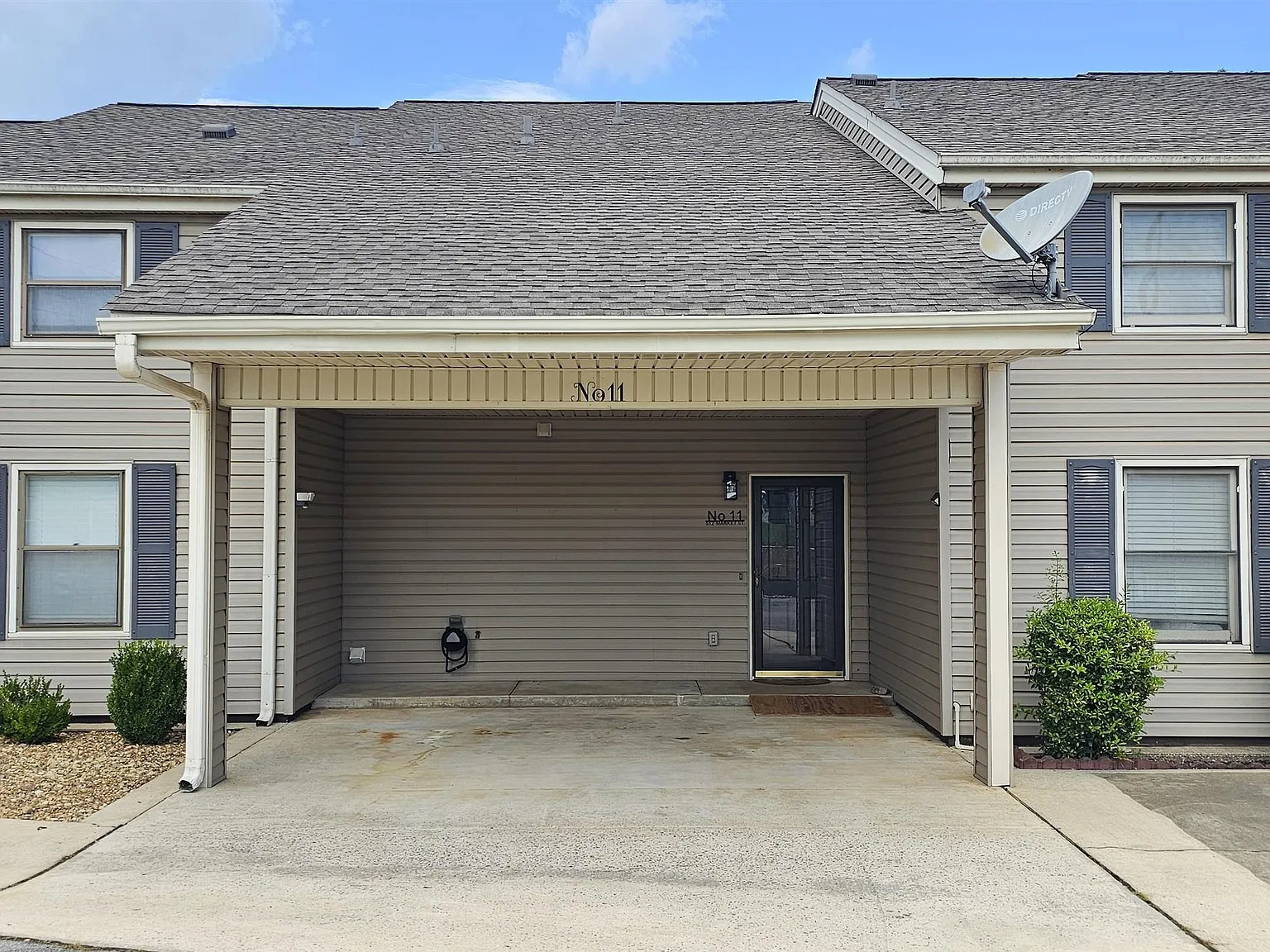 3 bed, 2.0 bath, 1764 sqft, $1,800 — Photo 1