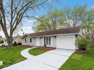 110 Villa Rd, Streamwood, IL 60107