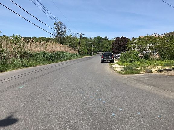 4th image of 23 Island Dr