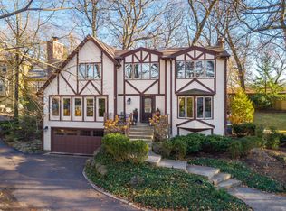 641 Lake Rd, Glen Ellyn, IL 60137