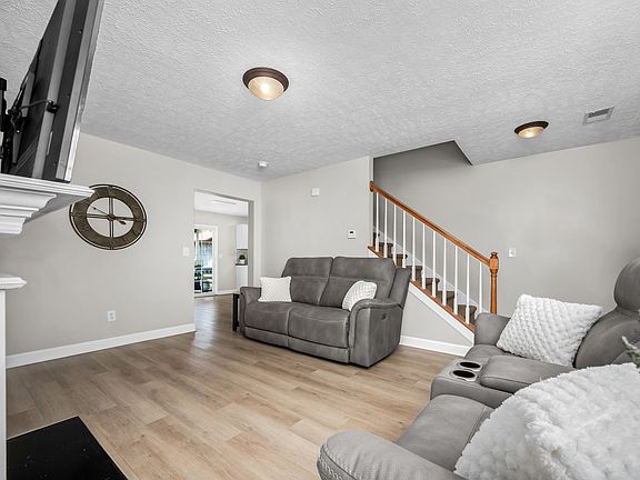 5th image of 1010 Lowrey Pl