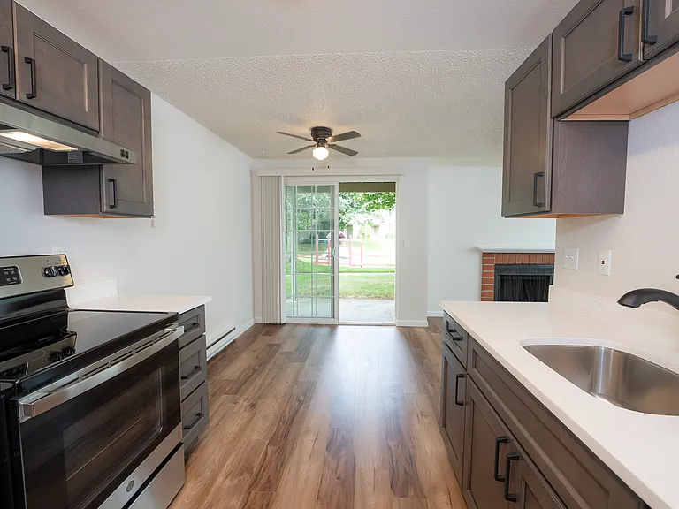 1 Bed 1 Bath W/ Patio - 740 Sq Ft 1 Bed 1 Bath W/ Patio - 740 Sq Ft
