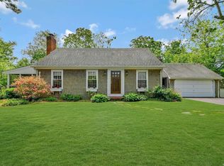 45 Twin River Dr, Oakdale, NY 11769