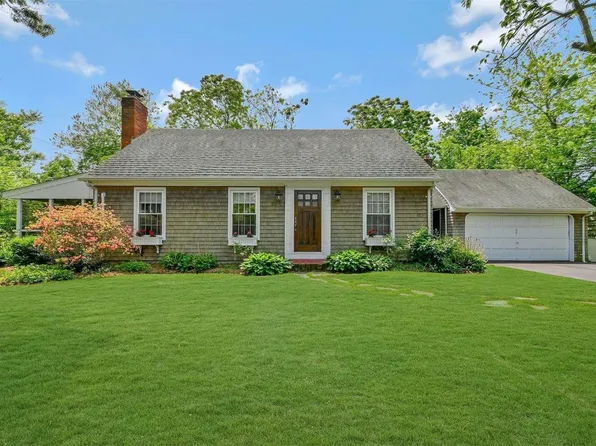 45 Twin River Drive, Oakdale, NY 11769