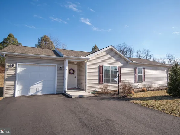 26 Sandpiper Dr, Bechtelsville, PA 19505