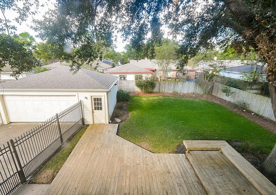 1st image of 12222 Meadowdale Dr
