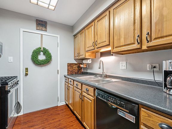 5th image of 1140 64th St Unit 10