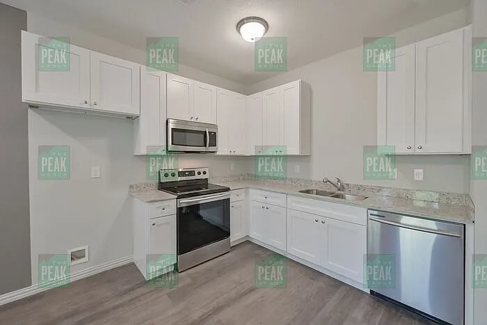 2034 Brookes St — Photo 6