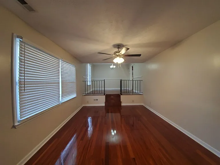 7886 Uriah Dr — Photo 2