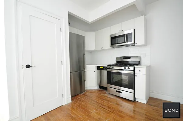 Rented by Bond New York | media 9