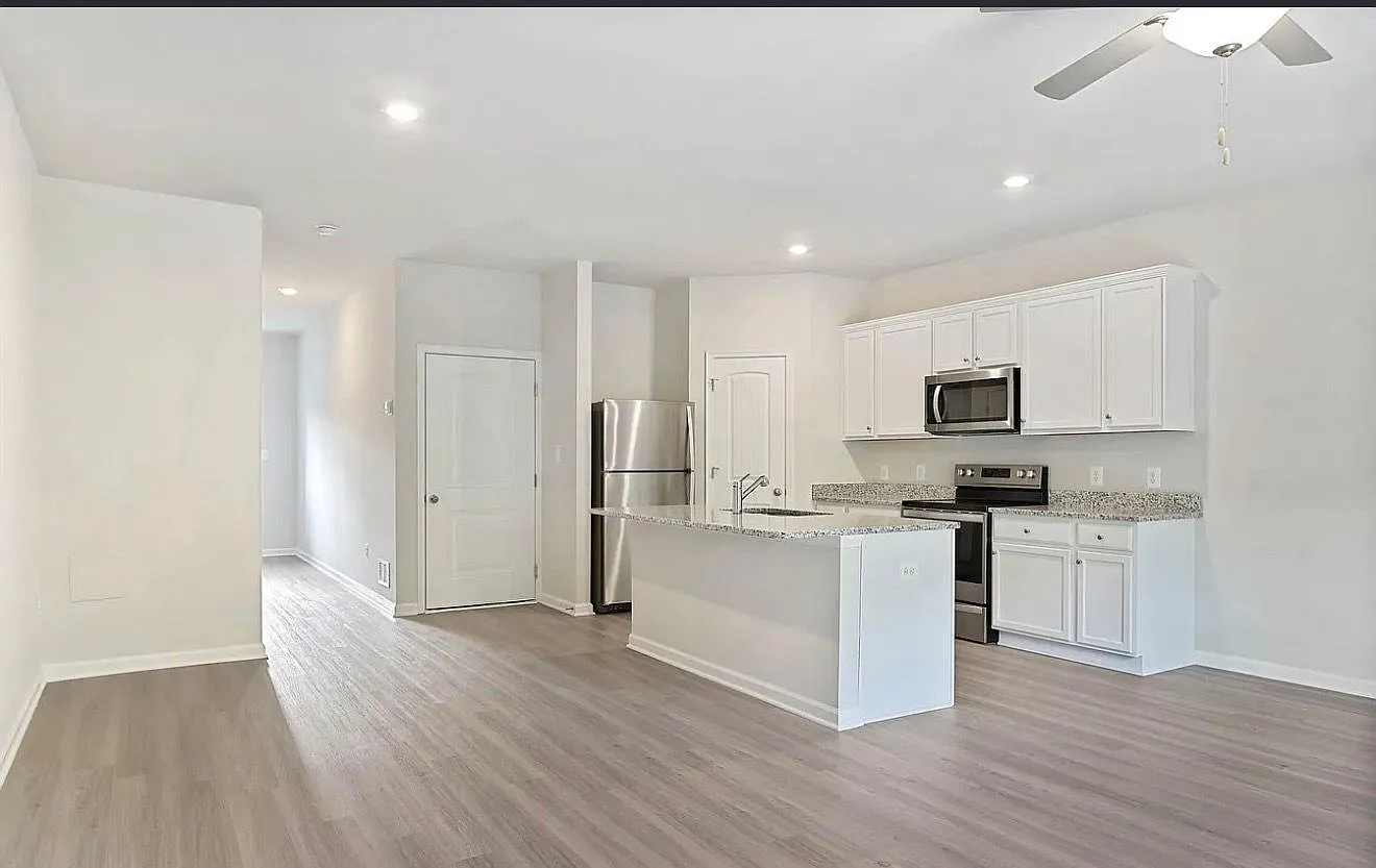 3 bed, 2.0 bath, $2,100 — Photo 1