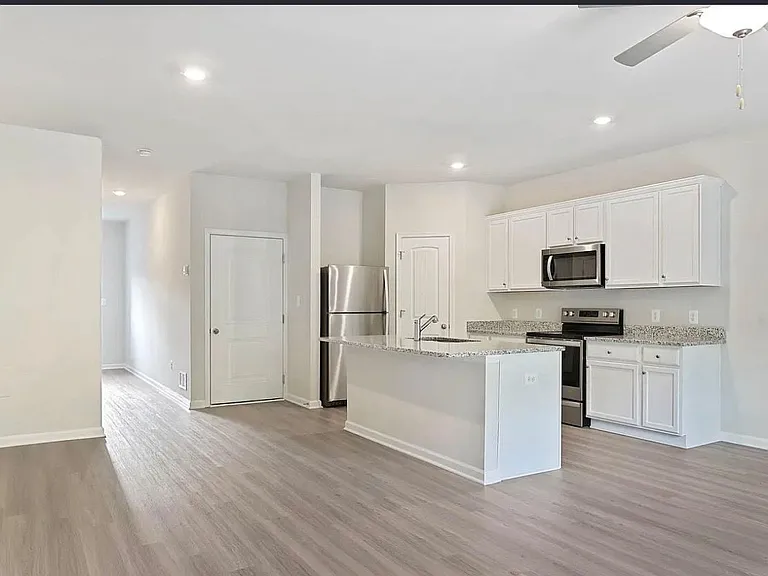 123 Cramsford St #MAIN — Photo 1