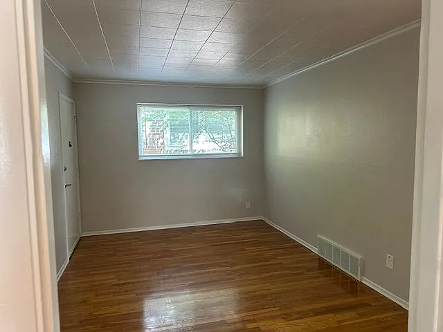 2 bed, 1.0 bath, 832 sqft, $1,100 — Photo 2