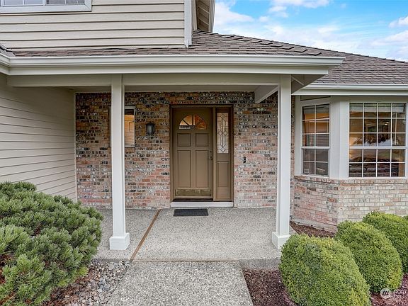 3rd image of 17120 NE 37th Place