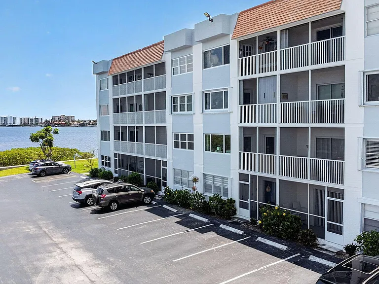 1502 S Lakeside Dr #214 — Photo 44